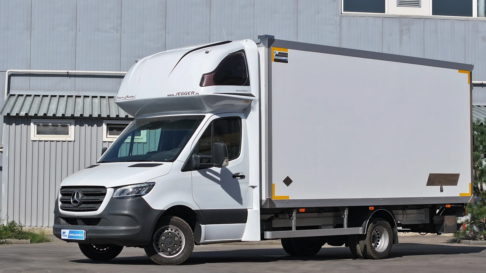 Изотермический фургон на шасси Mercedes-Benz Sprinter — COND